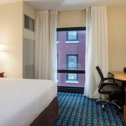 Fairfield Inn Chicago Downtown: Welcoming Staff & Central Location Impress Guests