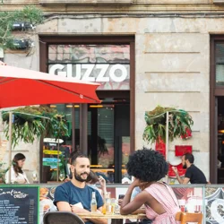 Mixed Reviews for GUZZO I Restaurante con música en el Born