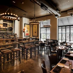 CRÚ Food & Wine Bar: Atmosphere, Food Quality, and Service Reviews