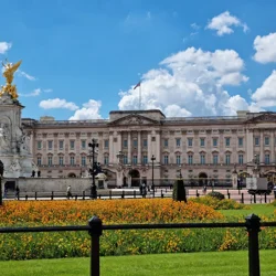 Buckingham Palace: Majesty, History, and the Royal Guard Experience