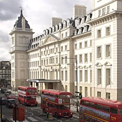 Executive Summary: Hilton London Paddington - Proximity & Service Stand Out Amid Calls for Renovation