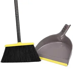 Mixed Customer Opinions: Broom and Dustpan Set Quality and Efficiency Vary