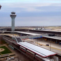 Mixed Reviews: Convenient Location vs. Outdated Facilities at Hilton Chicago O'Hare Airport