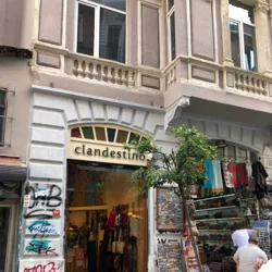 Clandestino: A Fashion Gem in Istanbul with Unique Styles and Friendly Service