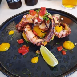 Diverse Culinary Experience at Rust Hosteria Del Mundo: A Customer Review Summary