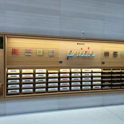 Exploring the Apple Store Experience on Fifth Ave in NY