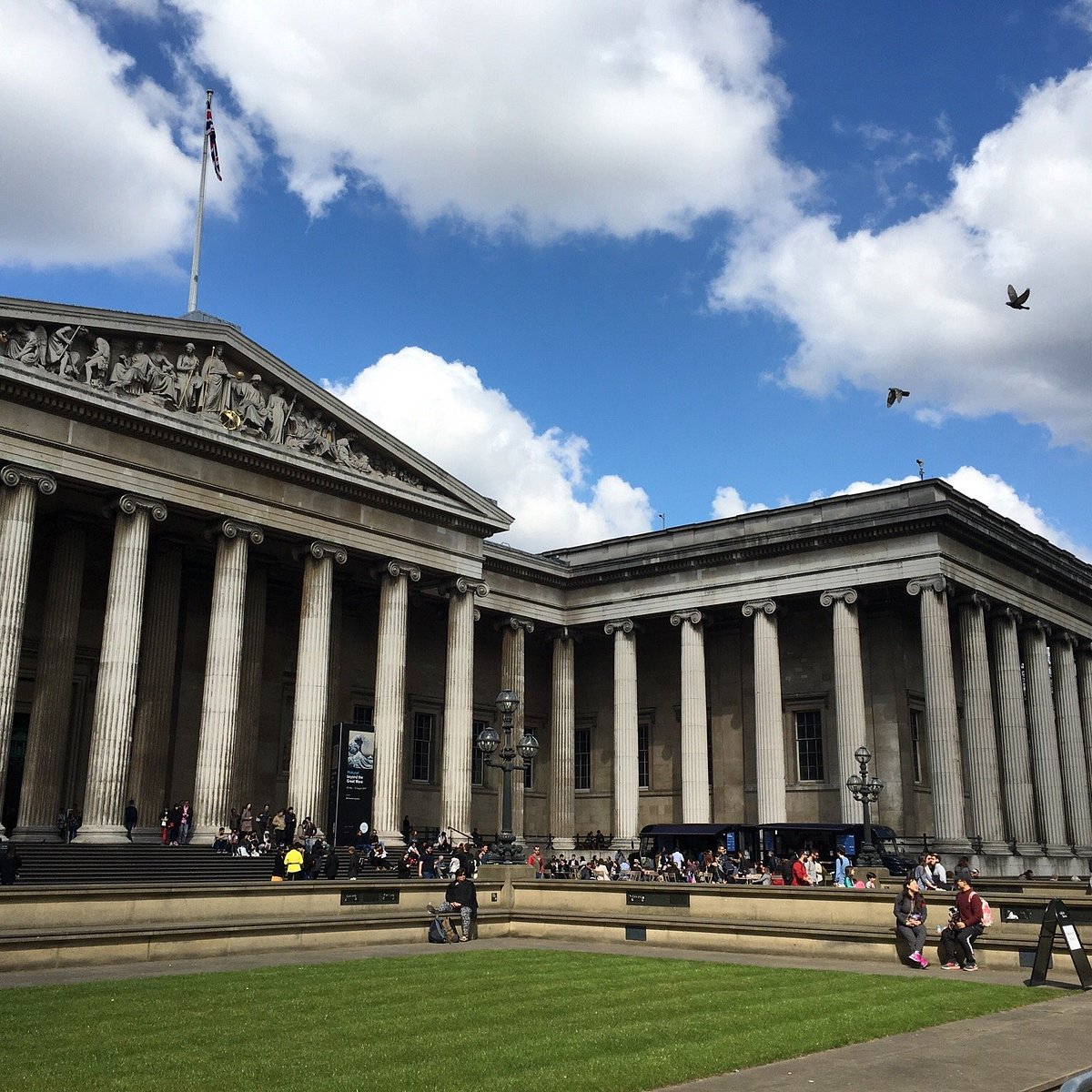Exploring the Extensive and Crowded British Museum in London