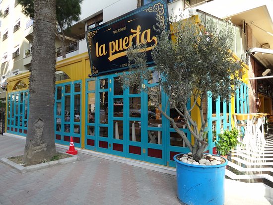 La Puerta: A Great Spot for Food and Drinks in Izmir